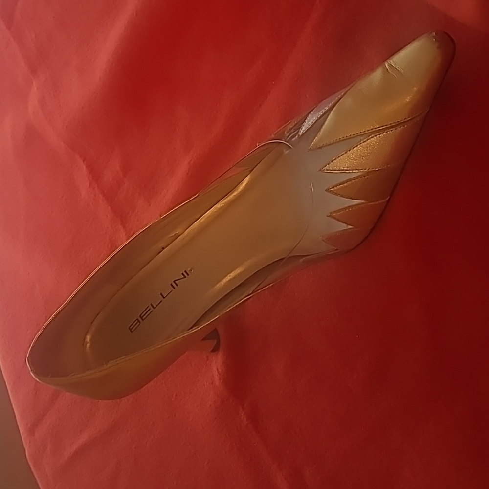 Gold pumps